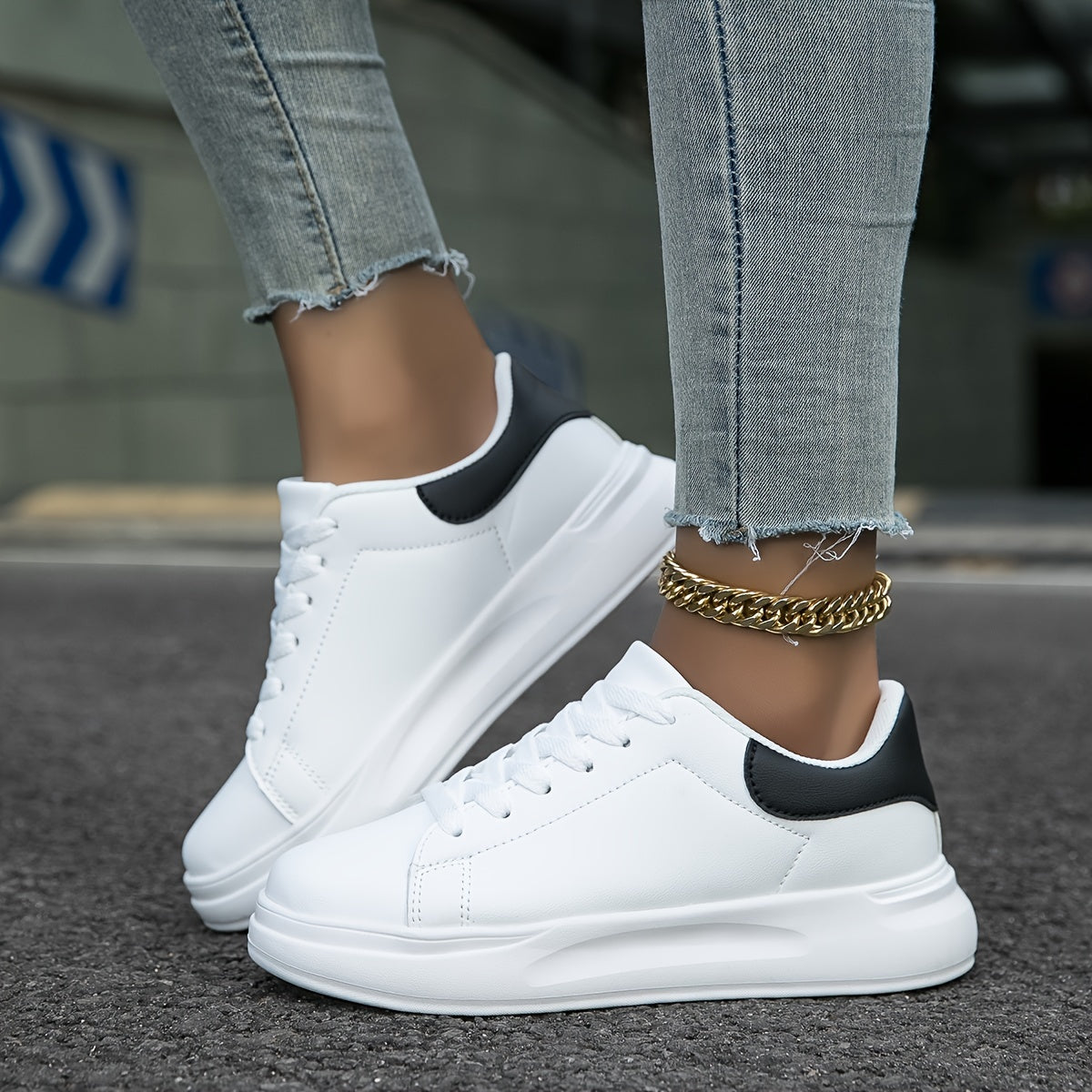 Sneakers femme blanches au design épuré | baskets intemporelles et polyvalentes