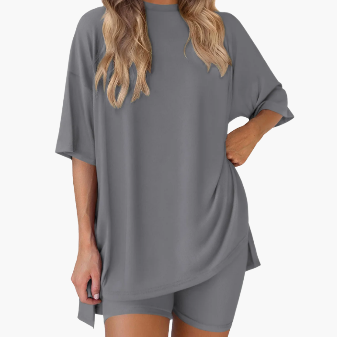 Completo sportivo donna con top a collo a V e pantaloncini larghi