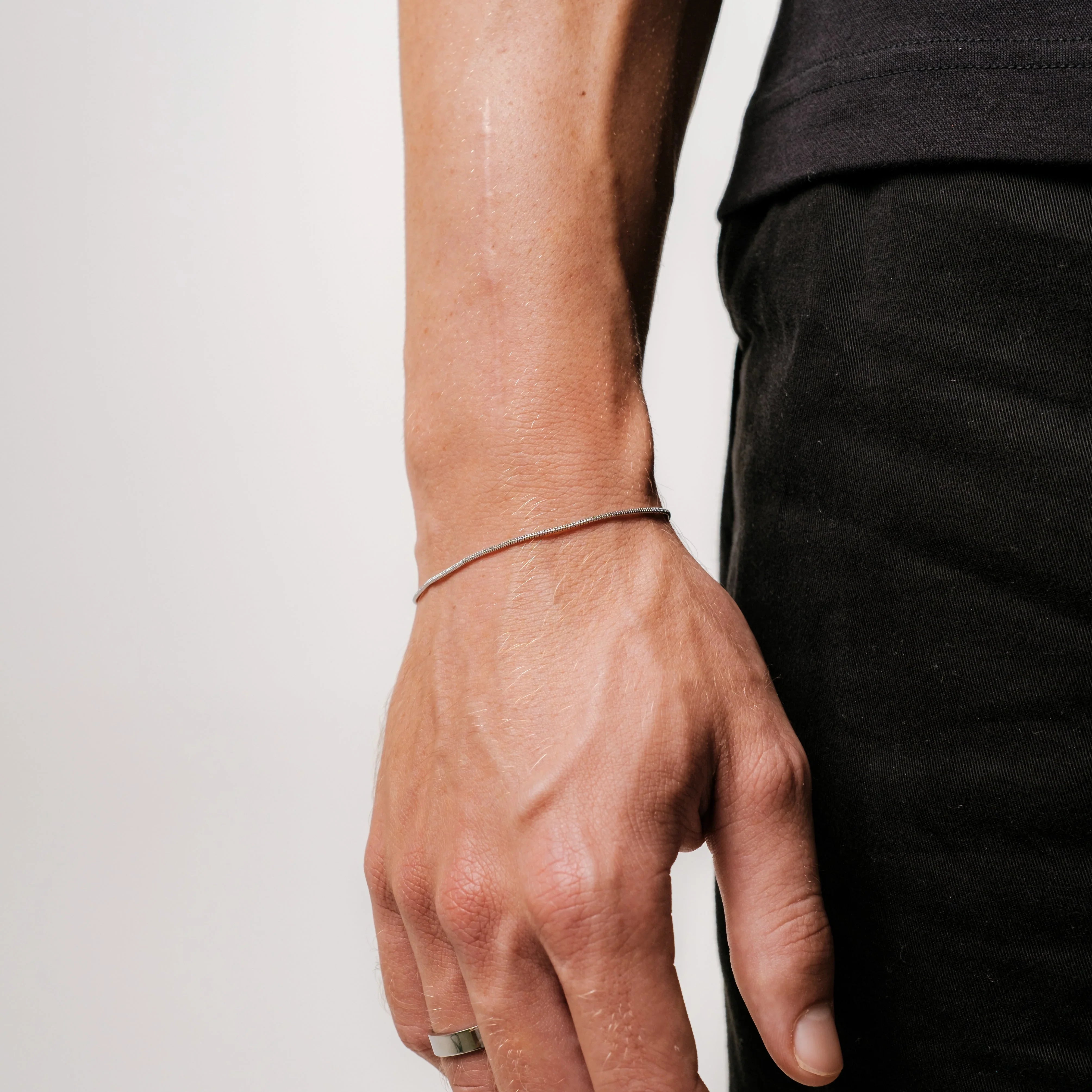Bracelet homme fin 1.4mm argent | Design minimaliste et géométrique ajustable