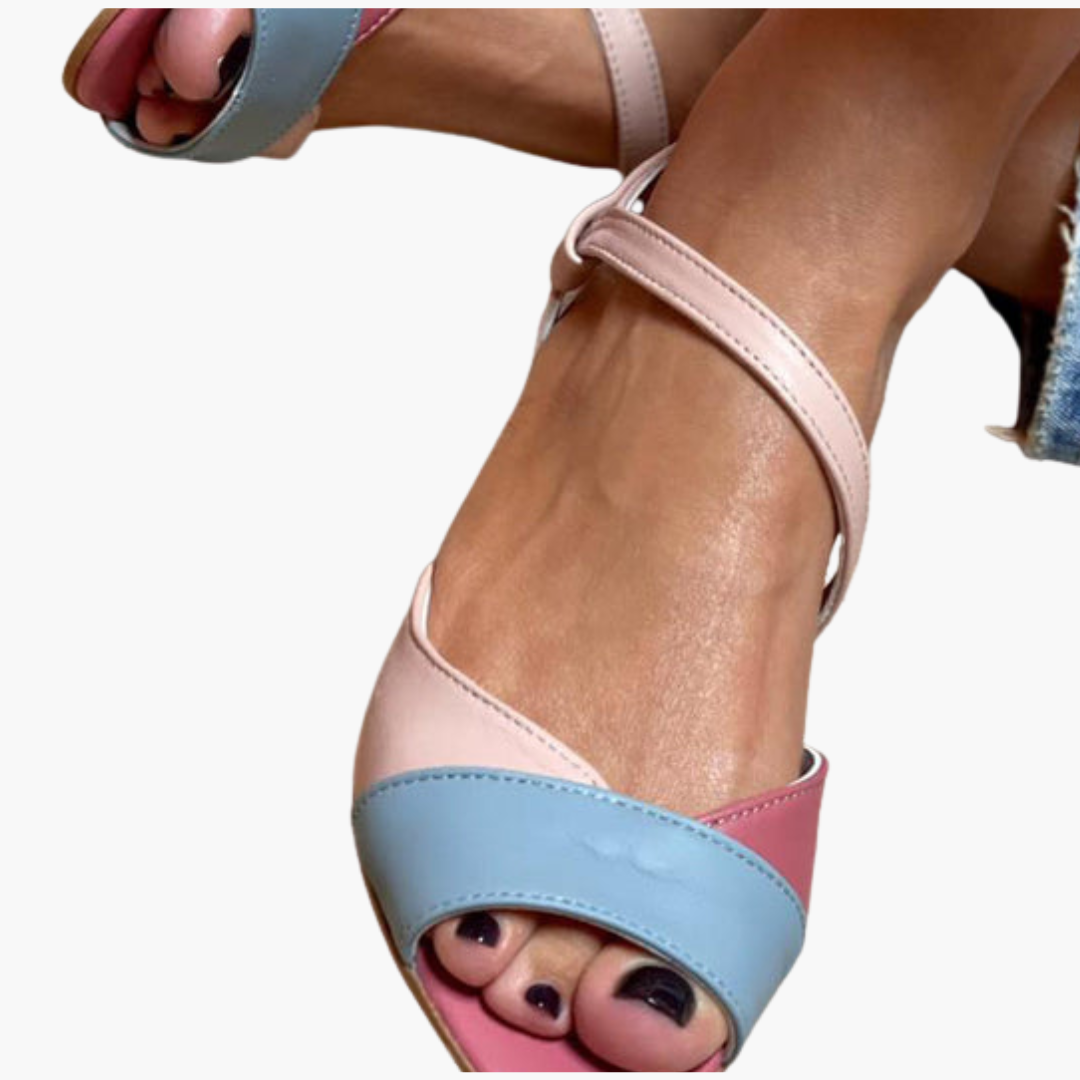 Sandales Plates Femme avec Brides Asymétriques et Talon Bas