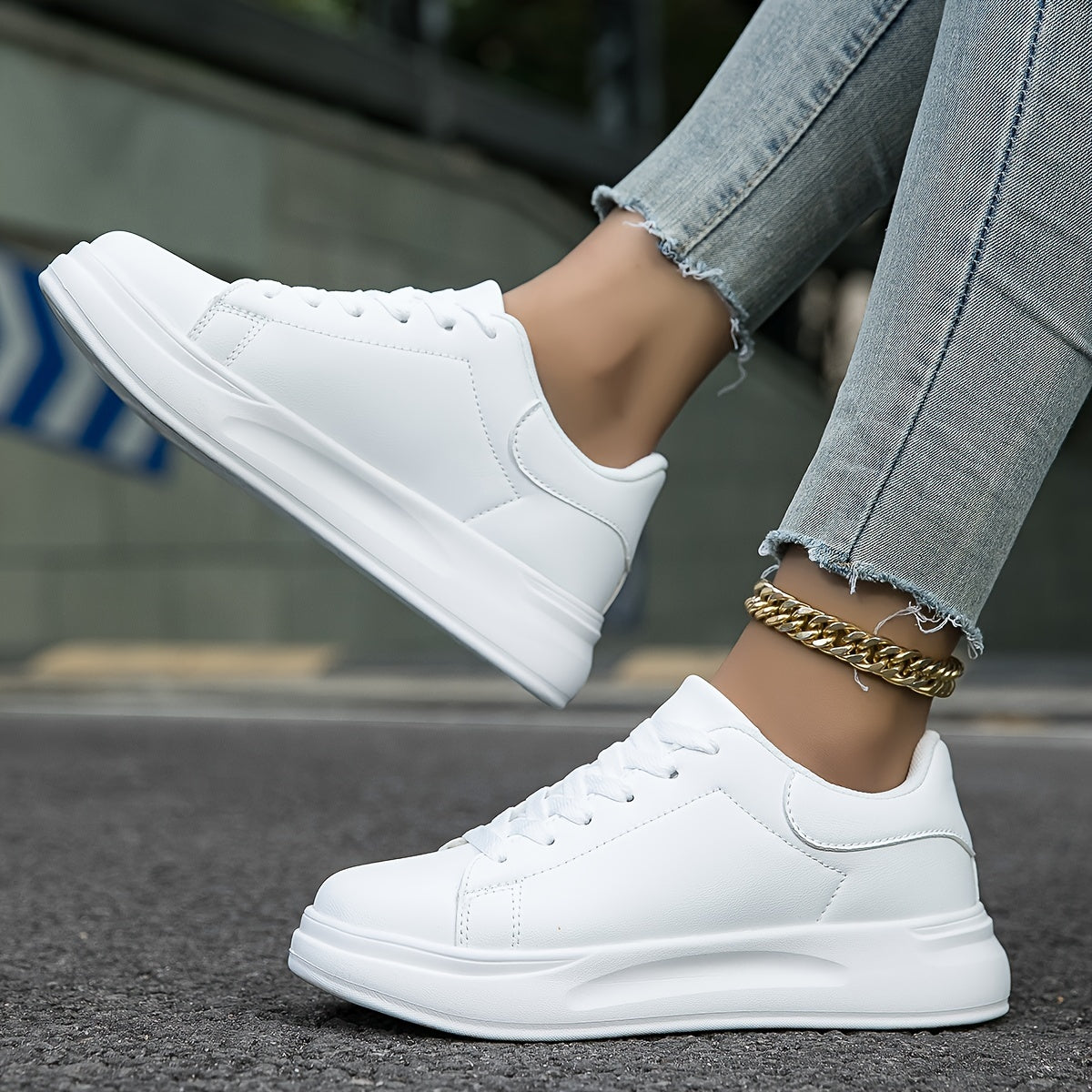 Sneakers femme blanches au design épuré | baskets intemporelles et polyvalentes
