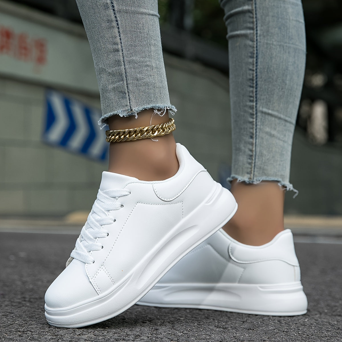 Sneakers femme blanches au design épuré | baskets intemporelles et polyvalentes