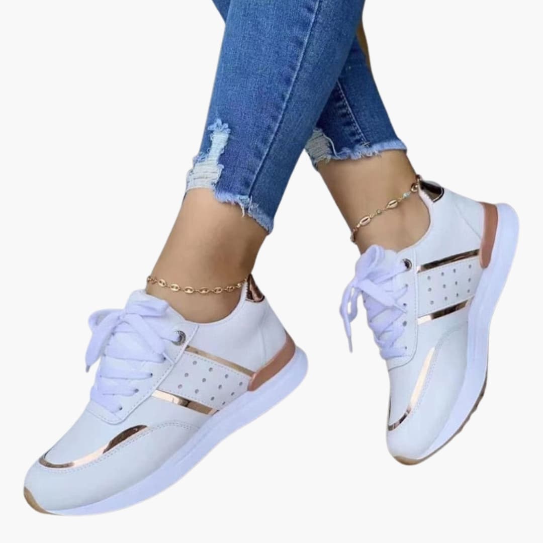 Baskets femme à lacets avec finitions métalliques et semelle amortie