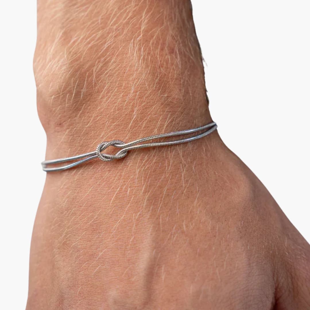 Bracelet pour homme avec taille ajustable et détail de nœud
