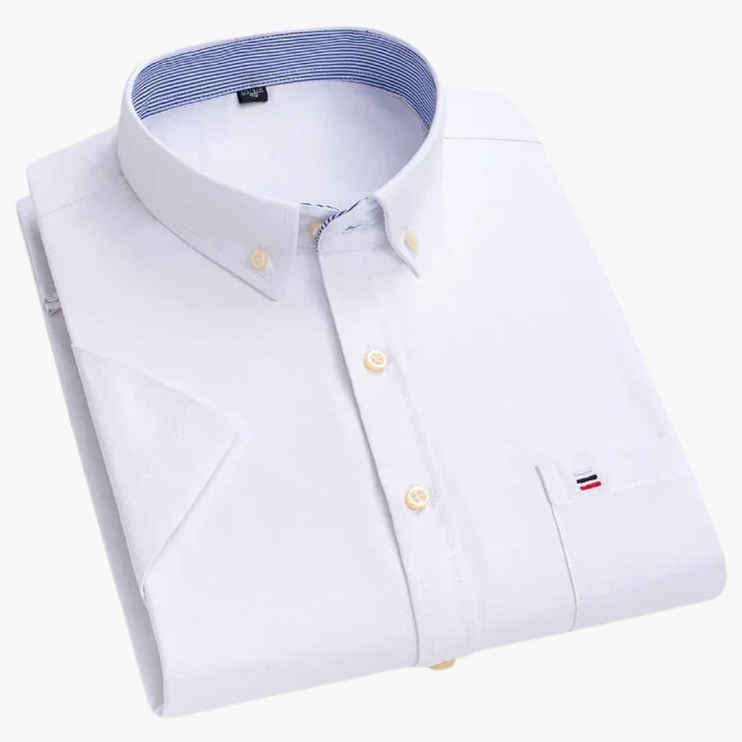 Chemise homme à manches courtes avec col replié et fermeture boutonnée