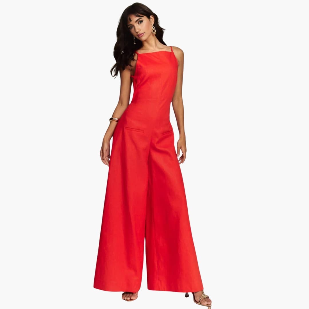 Combinaison femme à fines bretelles avec dos dégagé