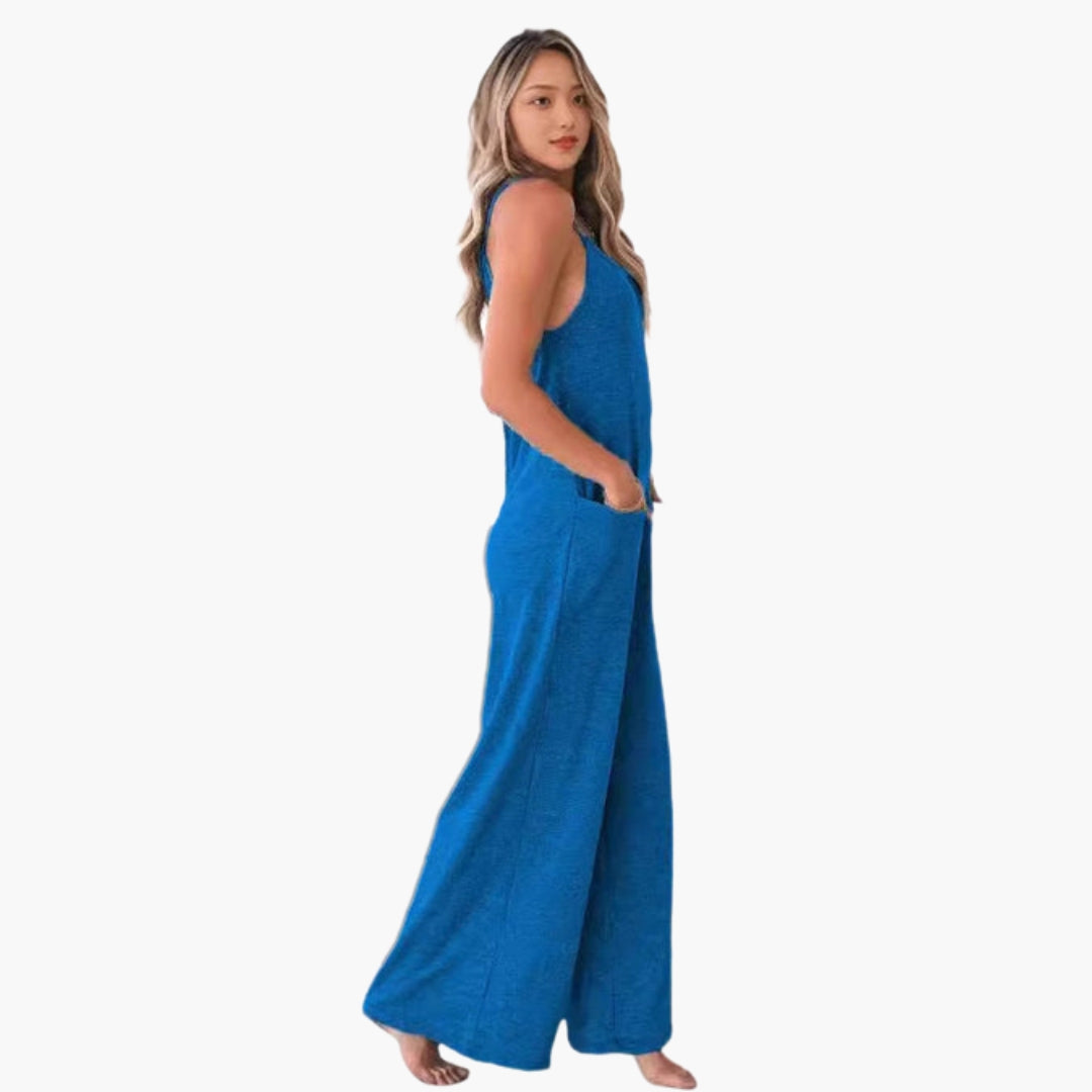 Macacão feminino com alças finas e bolsos