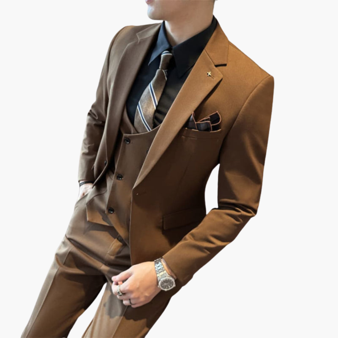 Costume tre pezzi da uomo con colletto a lancia e chiusura con bottoni