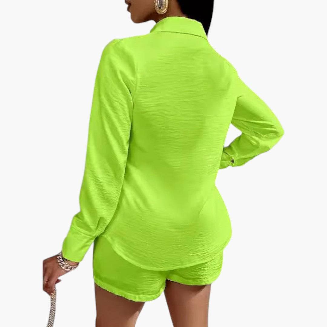 Completo camicie e pantaloncini da donna con colletto classico e tasche