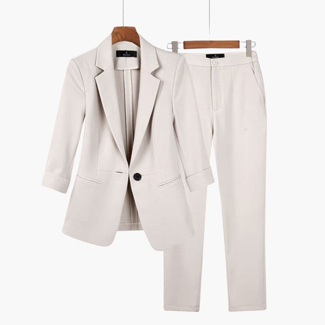 Ensemble bureau femme avec veste et pantalon ajusté