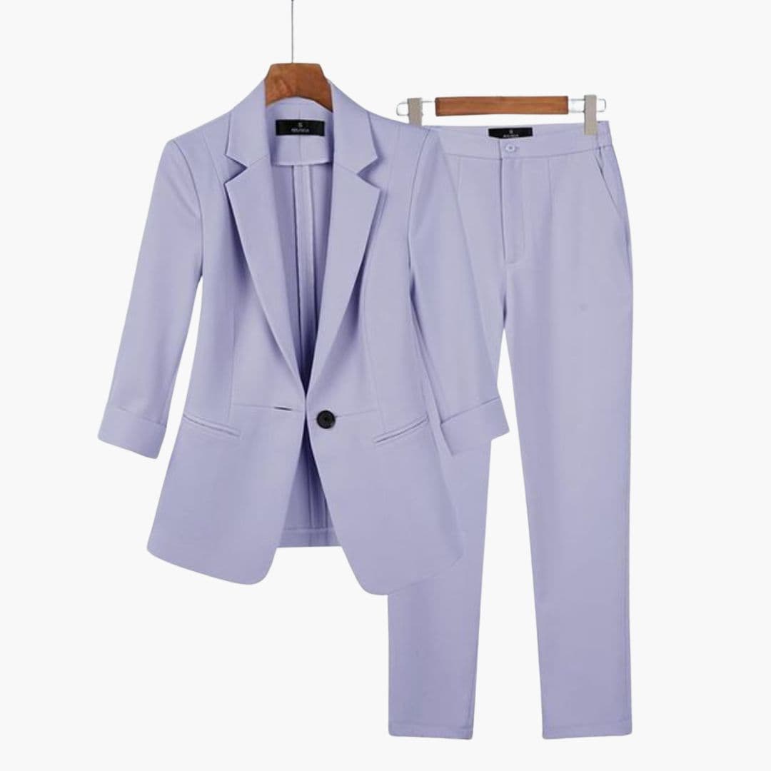 Ensemble bureau femme avec veste et pantalon ajusté