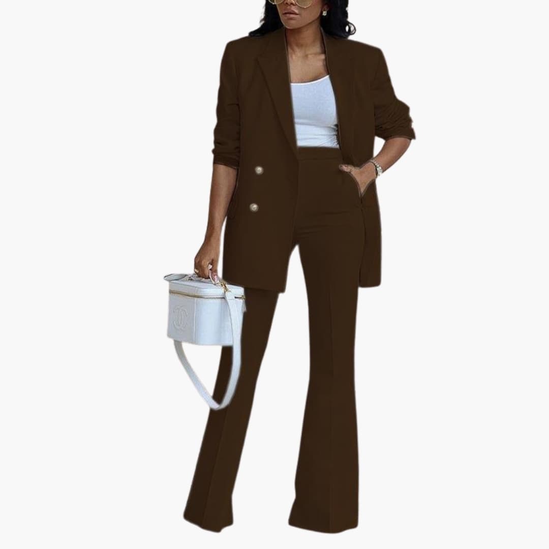 Ensemble costume deux pièces femme avec blazer double boutonnage et pantalon évasé