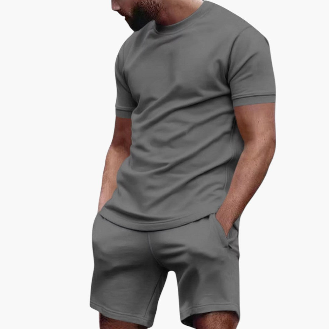 Conjunto deportivo para hombres con camiseta y pantalones cortos