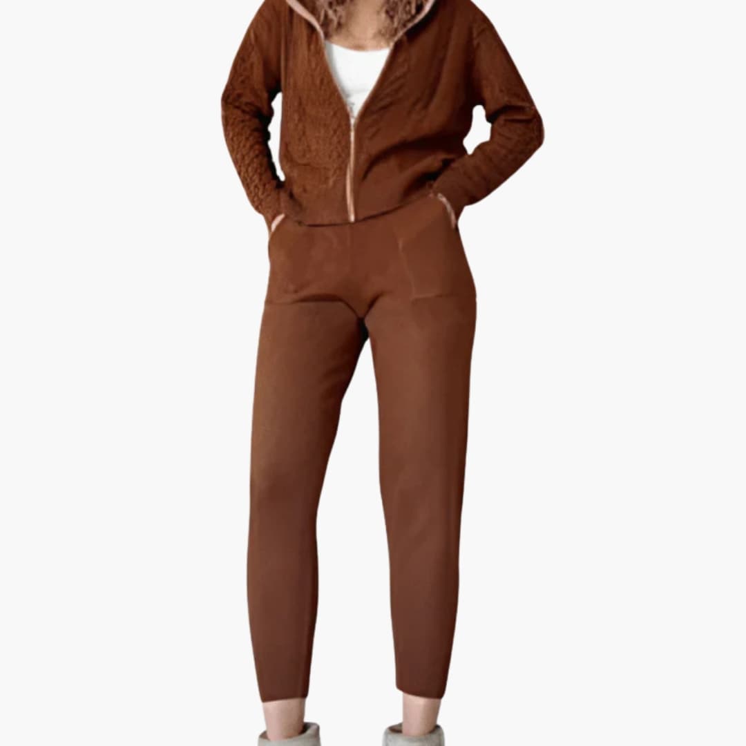 Ensemble deux pièces femme avec sweat zippé et pantalon ajusté