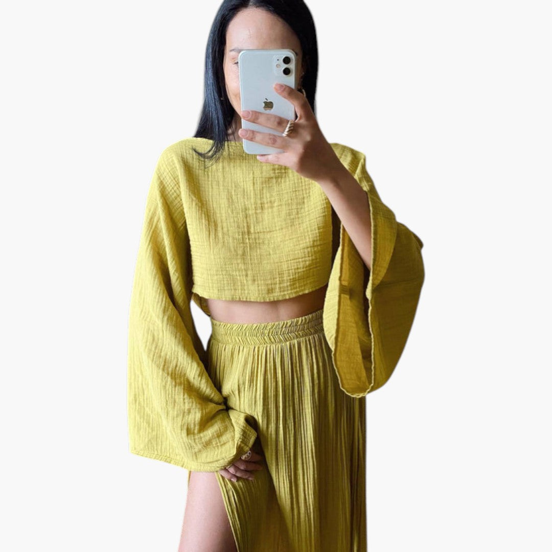 Two-piece set for women with a short top