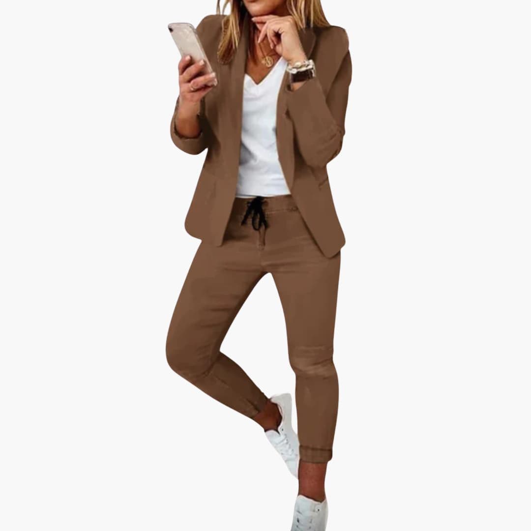 Ensemble femme avec veste et pantalon