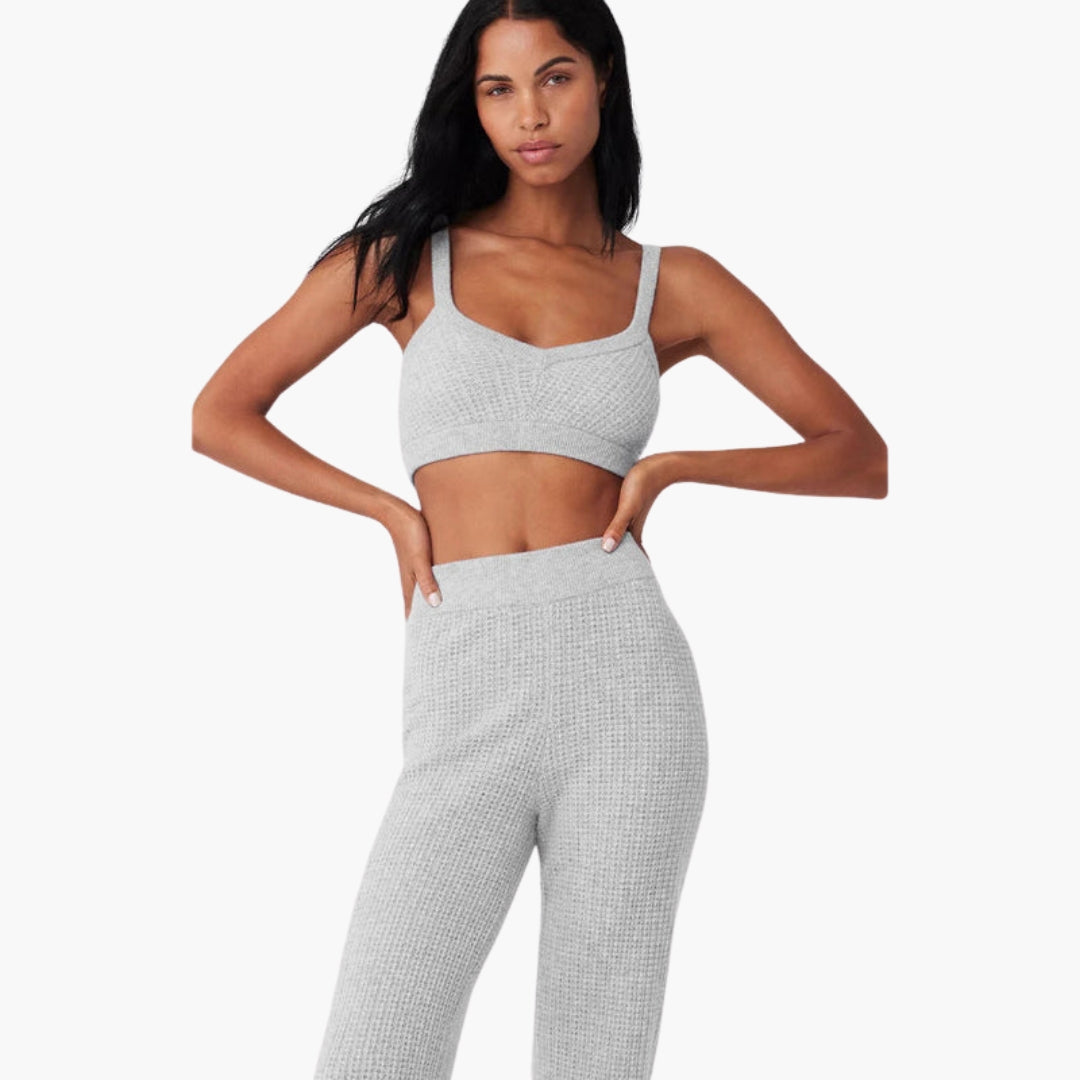 Ensemble femme en maille côtelée avec top court