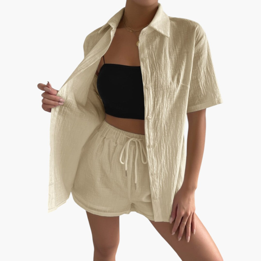 Completo donna con camicia leggera e pantaloncini