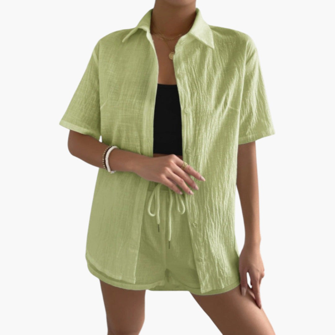Completo donna con camicia leggera e pantaloncini