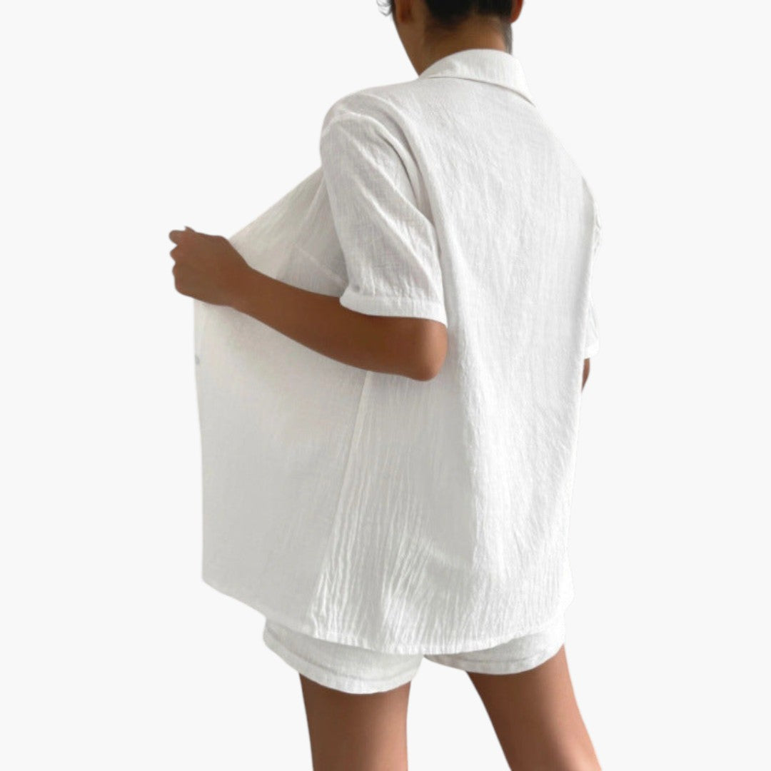 Completo donna con camicia leggera e pantaloncini