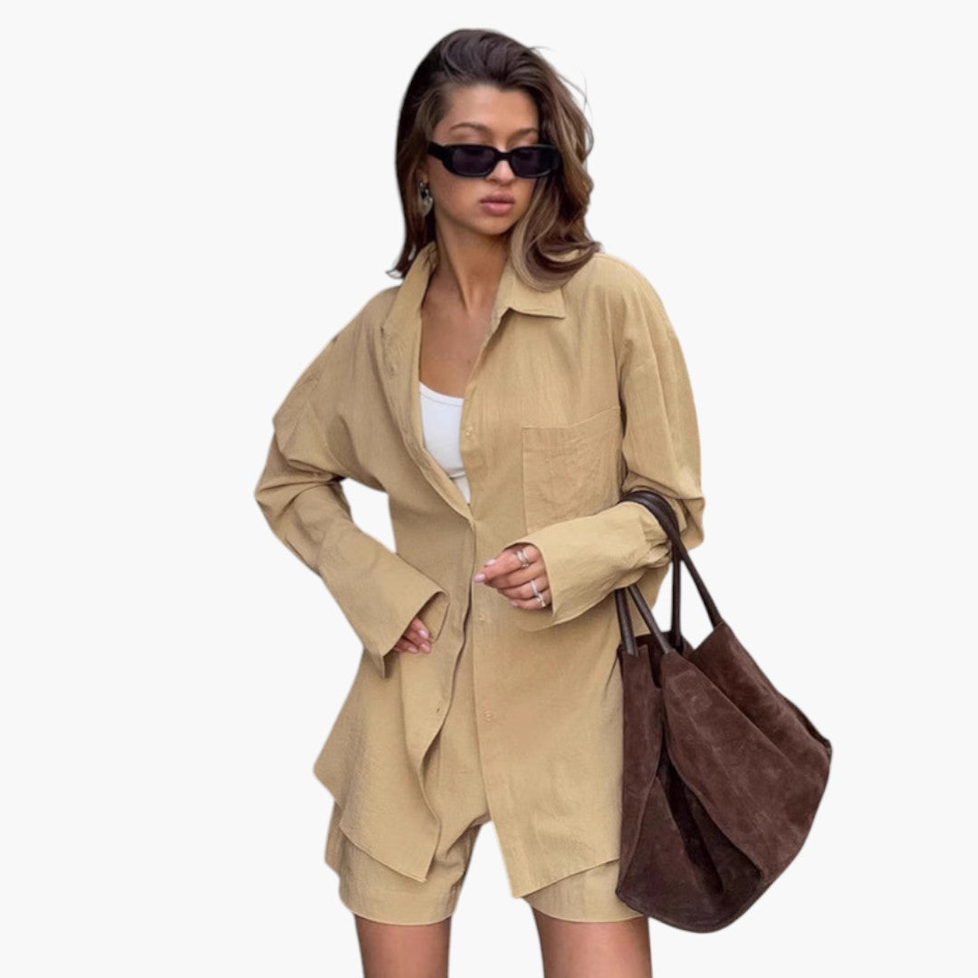 Completo donna con camicia ampia e pantaloncini