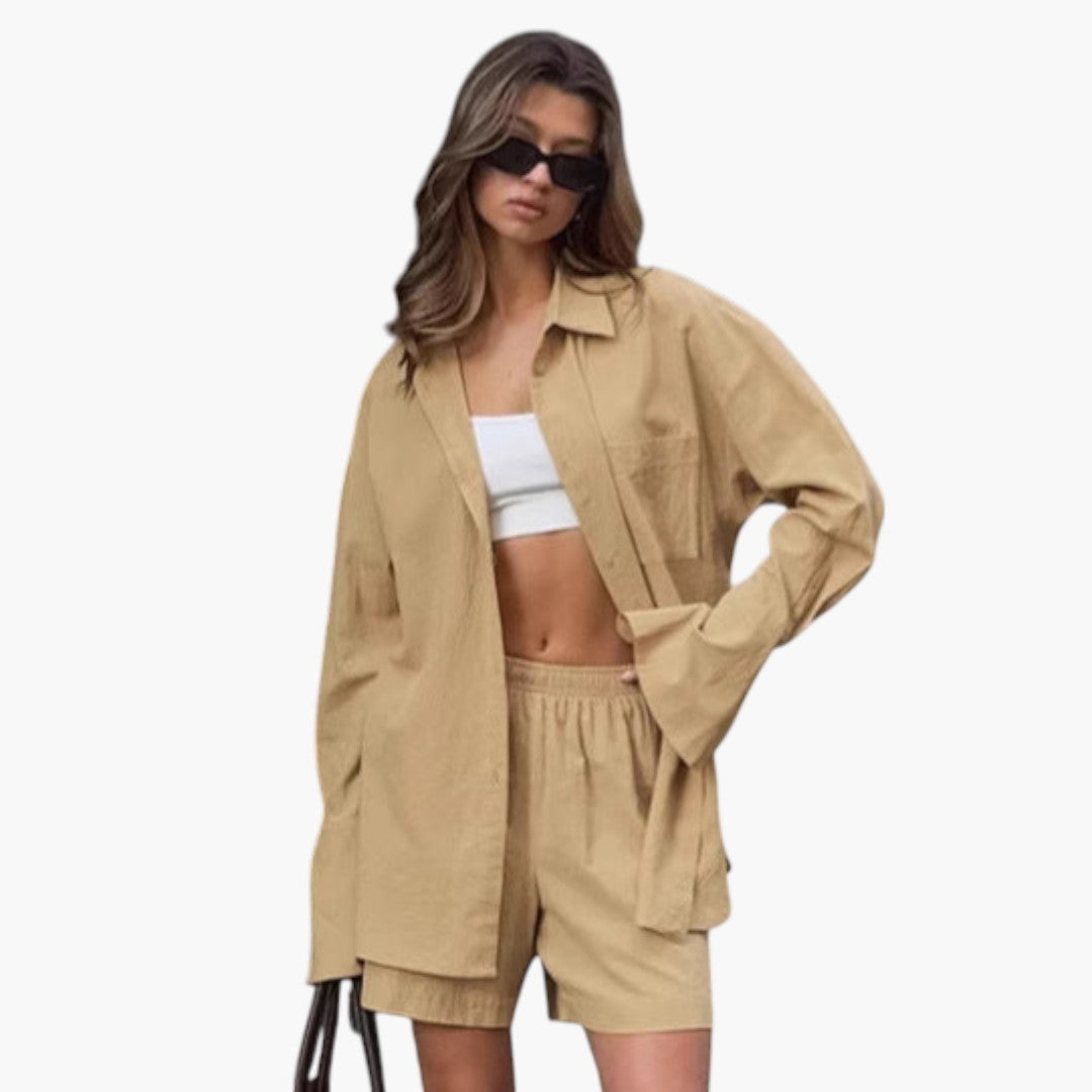 Completo donna con camicia ampia e pantaloncini