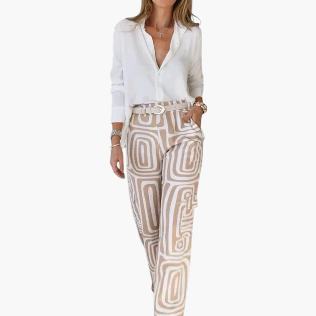 Damenensemble mit Bluse und Hose