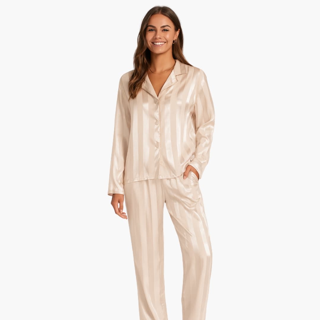 Ensemble pyjama femme en satin rayé avec chemise boutonnée et manches longues