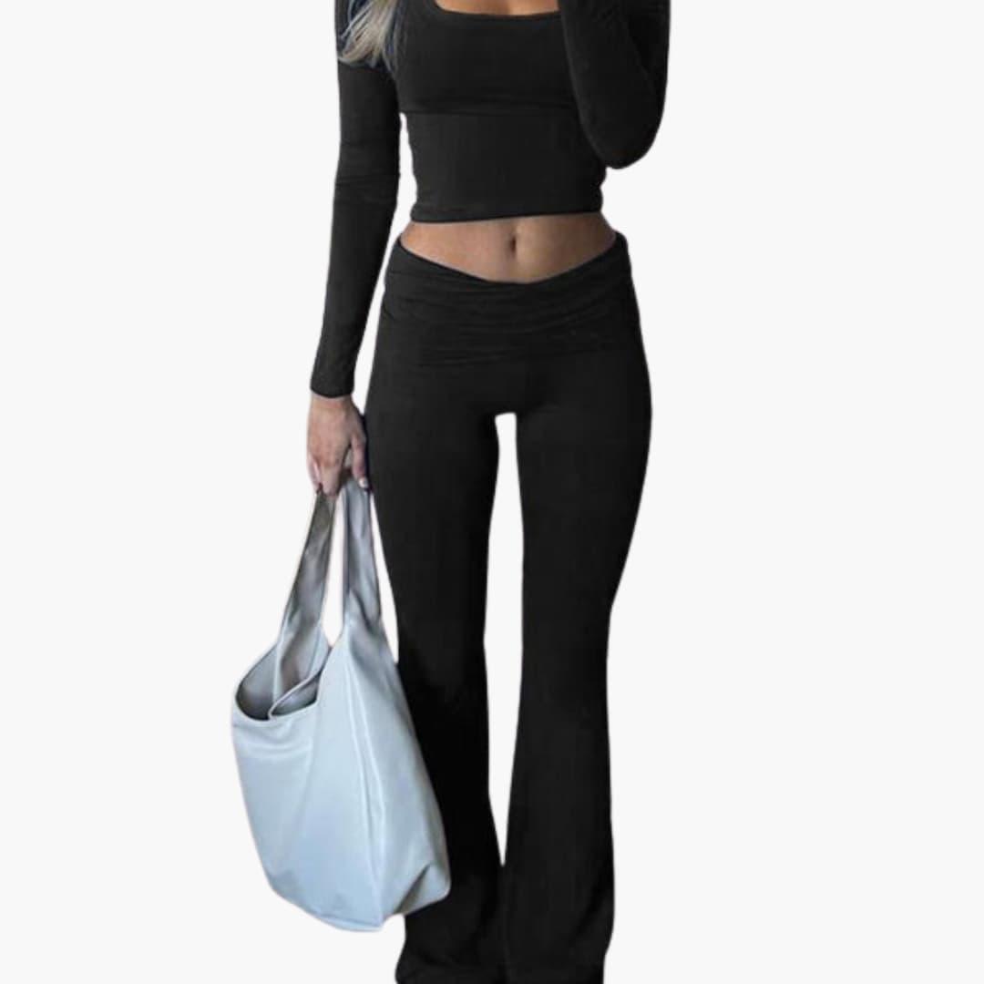 Completo sportivo donna con scollo quadrato e pantaloni larghi