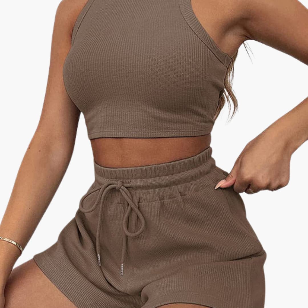 Completo sportivo donna con top a schiena scoperta e pantaloncini