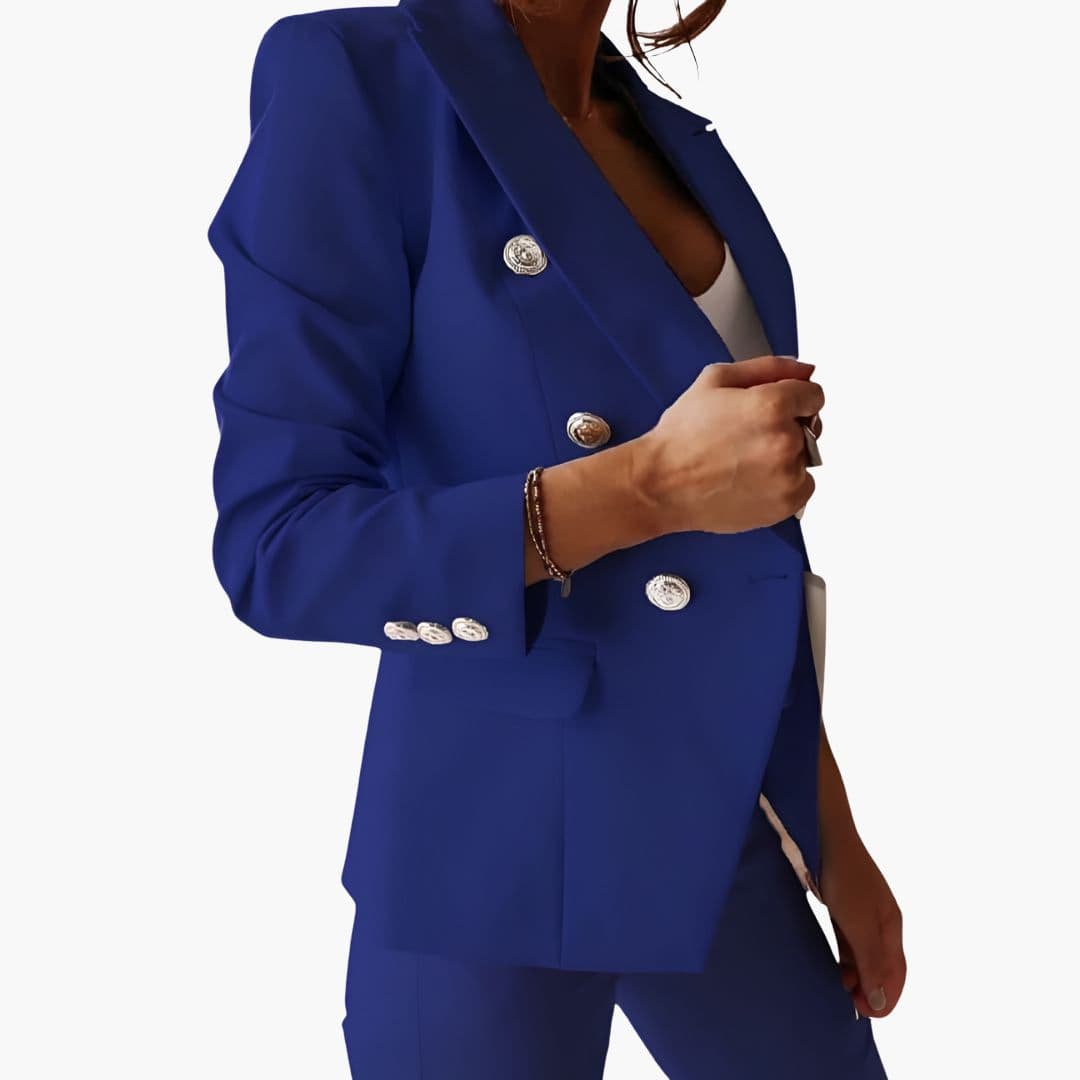 Ensemble tailleur femme avec veste à boutons et pantalon droit