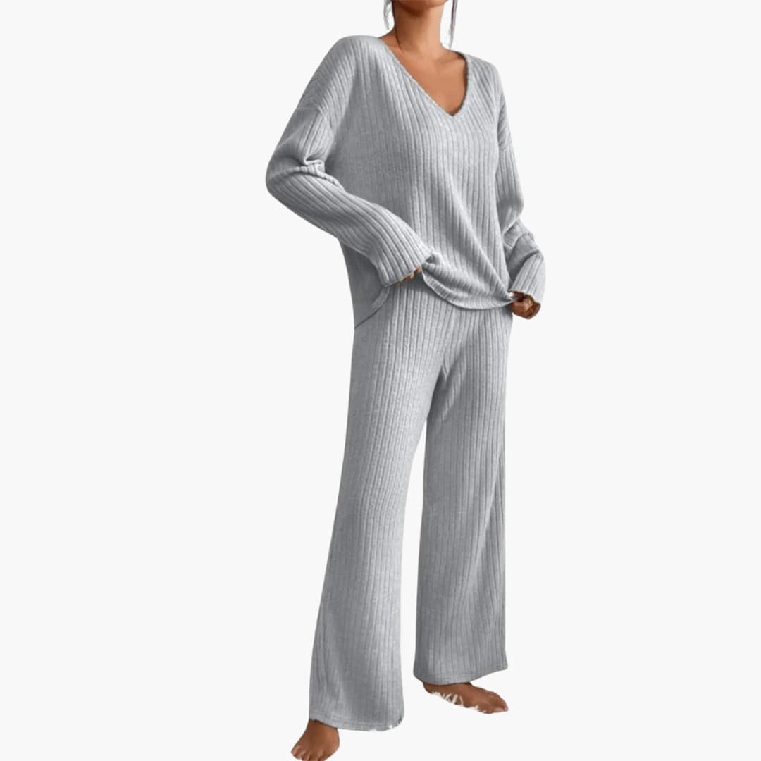 Ensemble tricoté côtelé deux pièces pour femme avec haut à col en V et pantalon à jambes larges