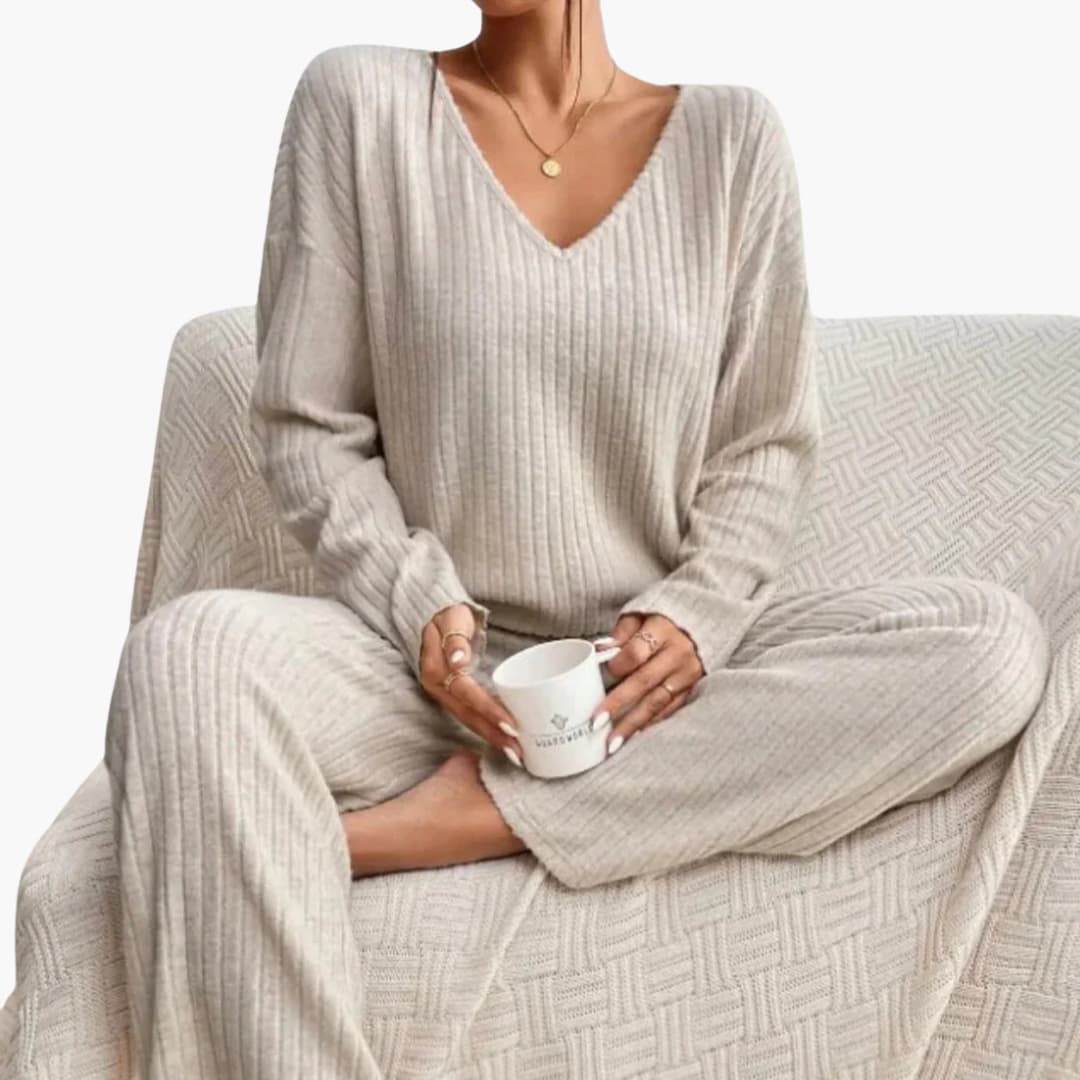 Ensemble tricoté côtelé deux pièces pour femme avec haut à col en V et pantalon à jambes larges