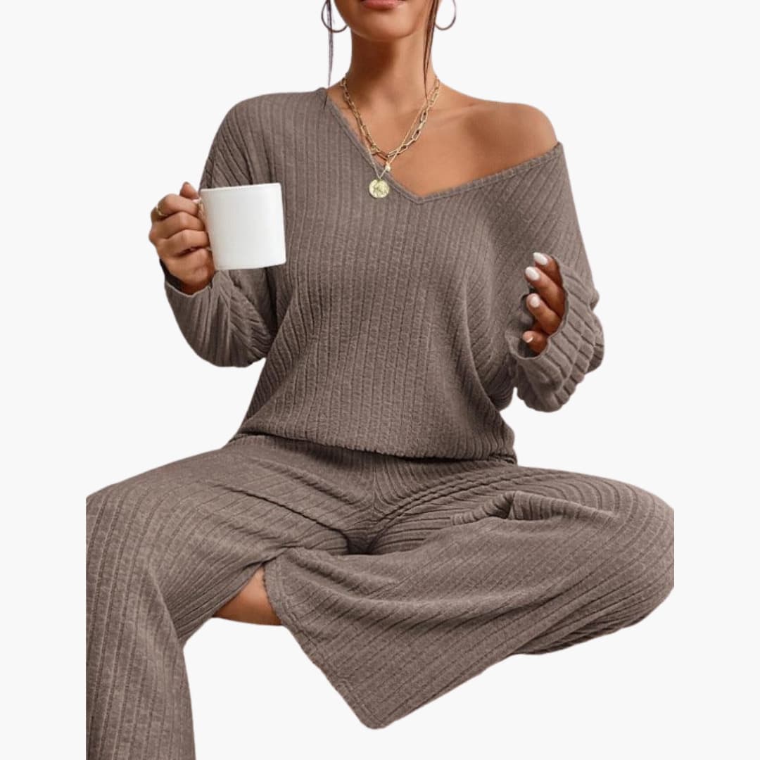 Ensemble tricoté côtelé deux pièces pour femme avec haut à col en V et pantalon à jambes larges