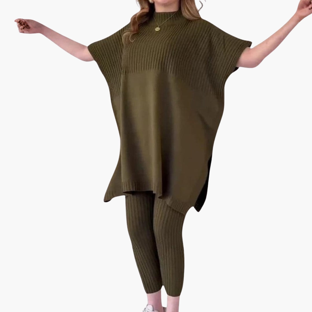 Knitted set for women with short sleeves and leggings