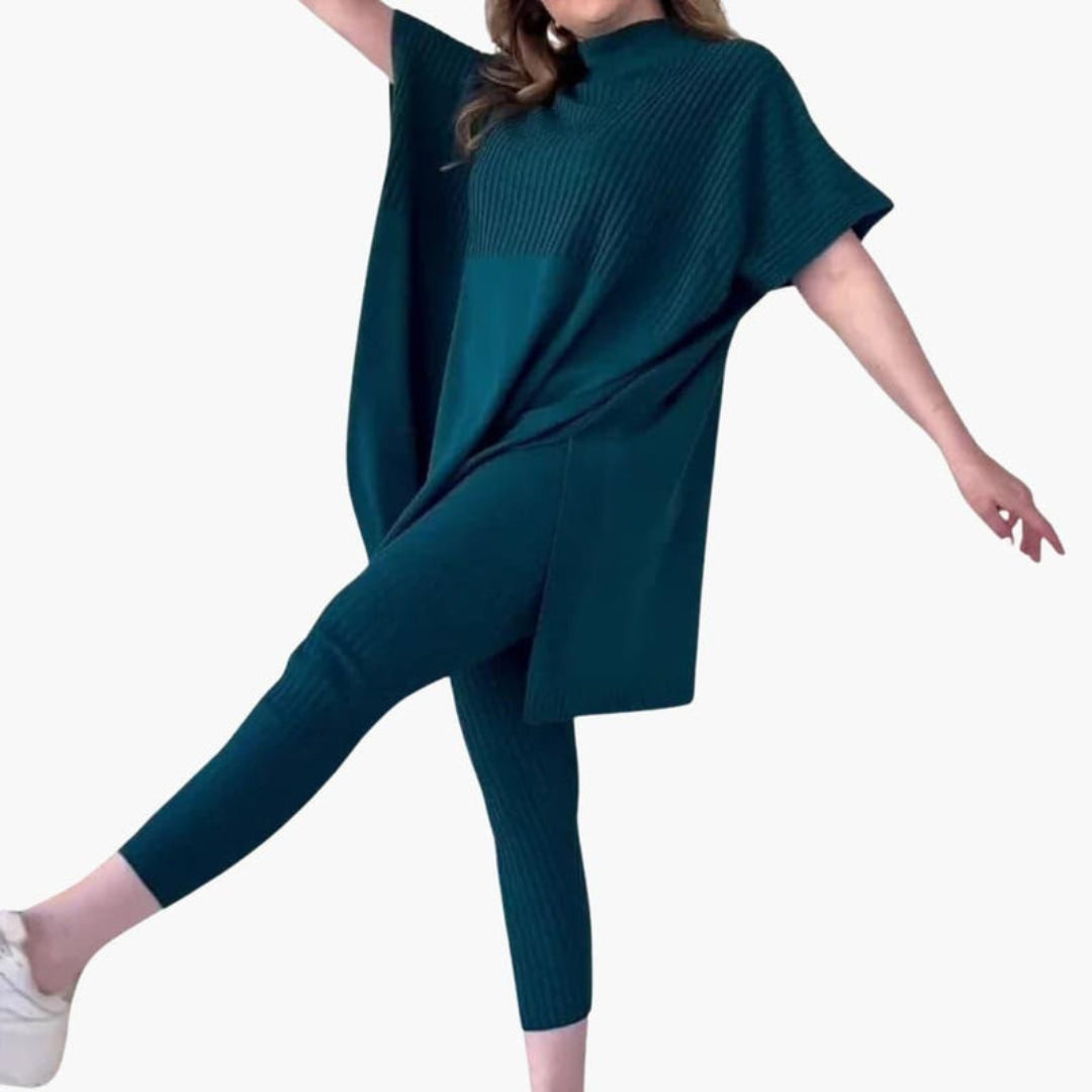 Knitted set for women with short sleeves and leggings
