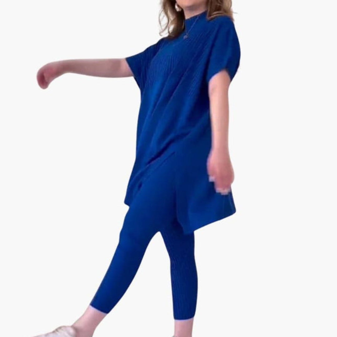 Knitted set for women with short sleeves and leggings
