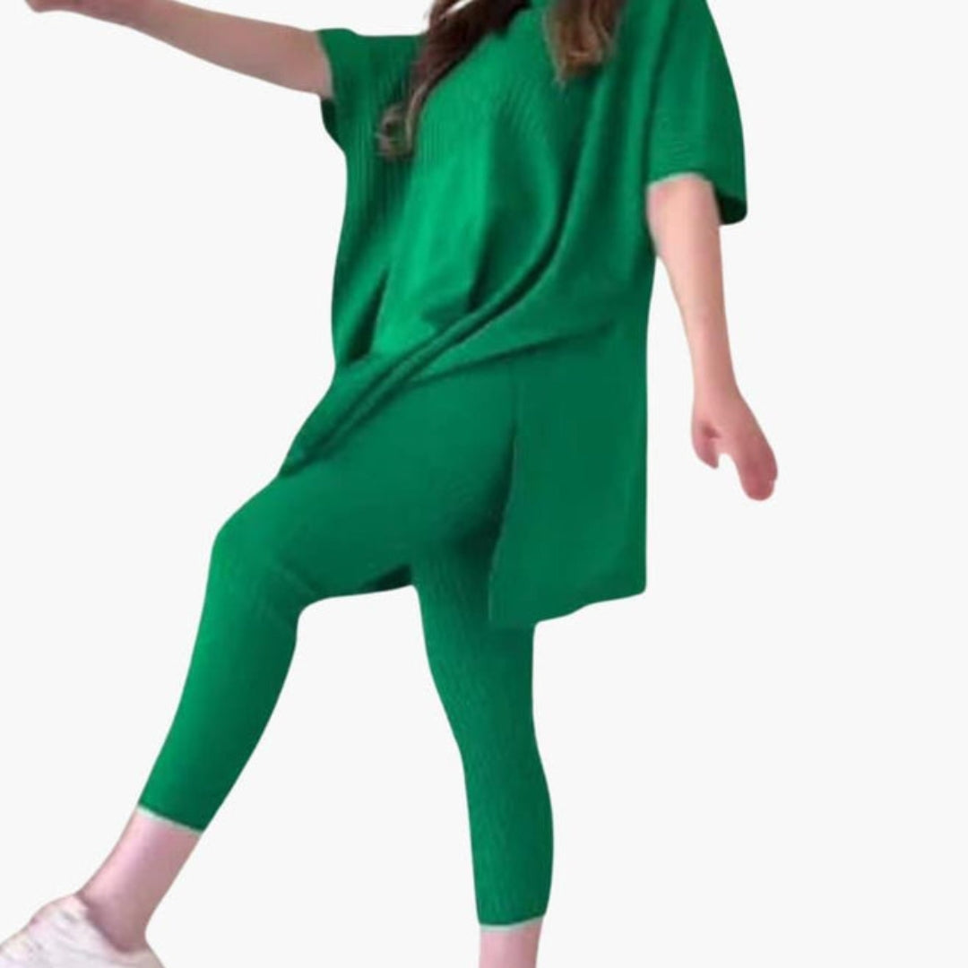 Knitted set for women with short sleeves and leggings
