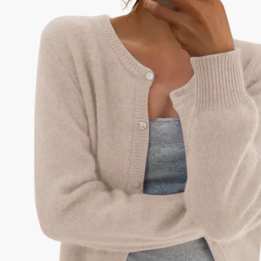 Gilet femme en tricot avec encolure ronde et fermeture à boutons