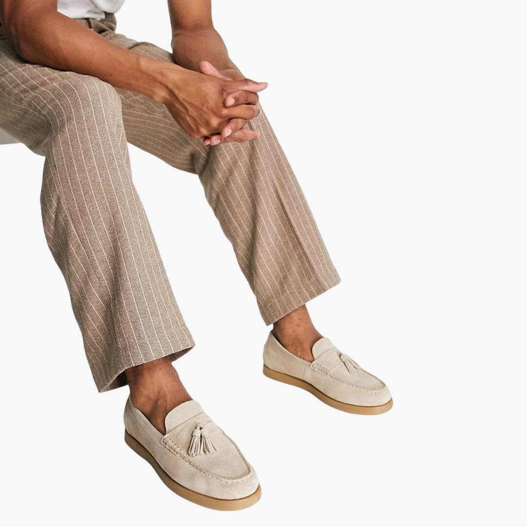 Mocasines para hombre con parte superior de ante y suela plana