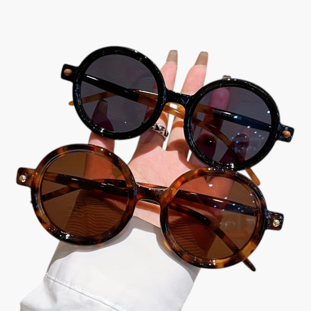 Women's sunglasses with round frame and wide temples