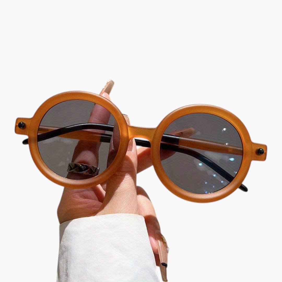 Women's sunglasses with round frame and wide temples