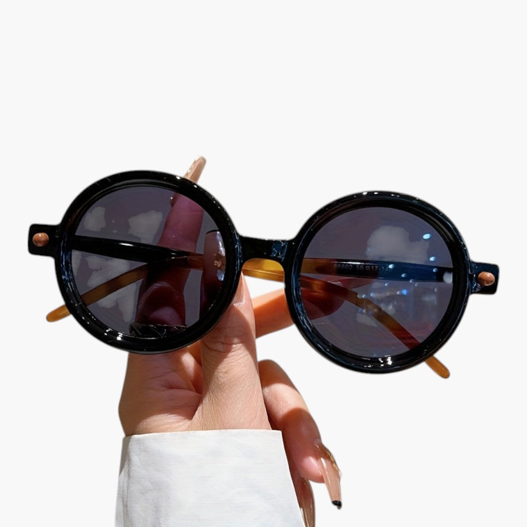 Women's sunglasses with round frame and wide temples