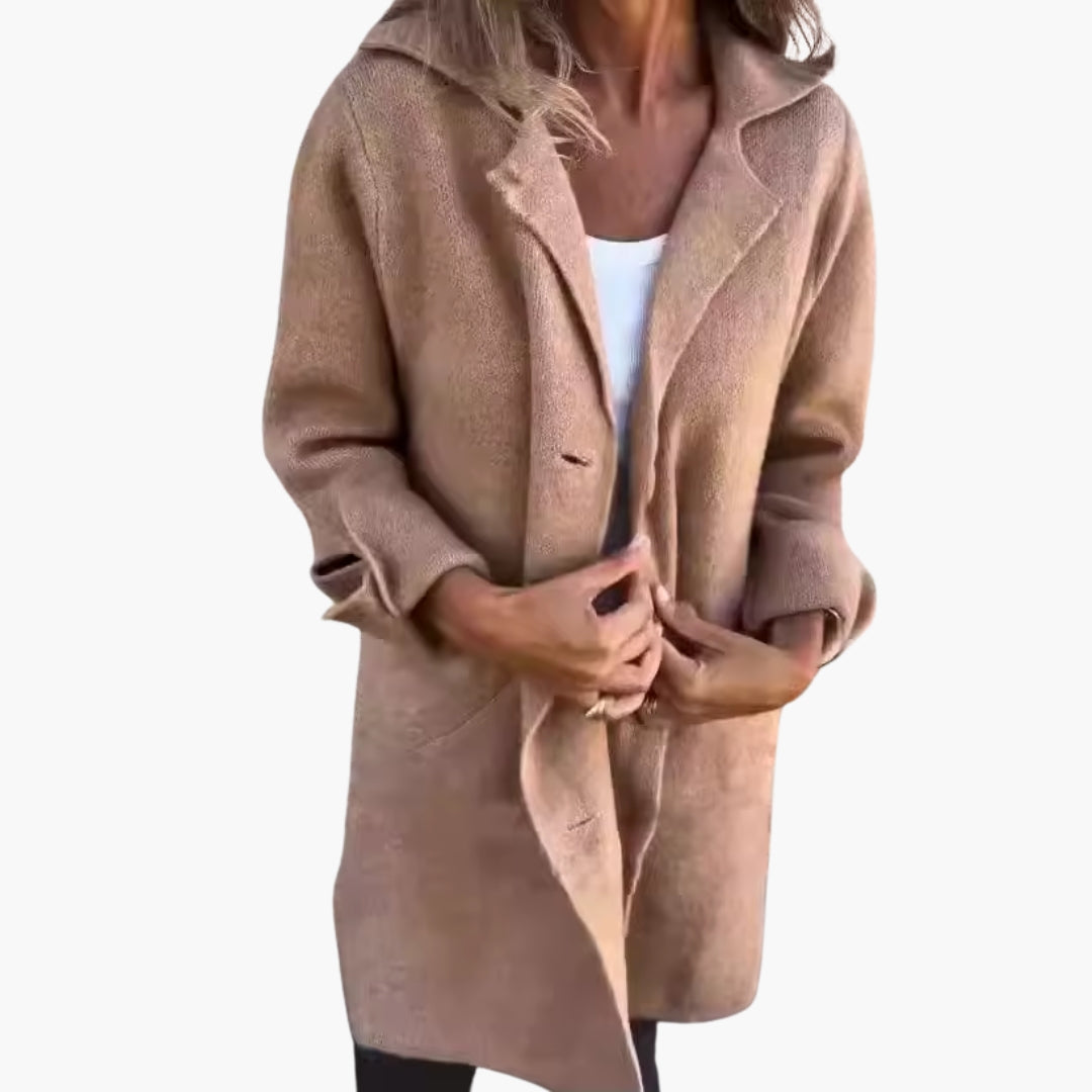 Women's long coat with lapel collar and button closure