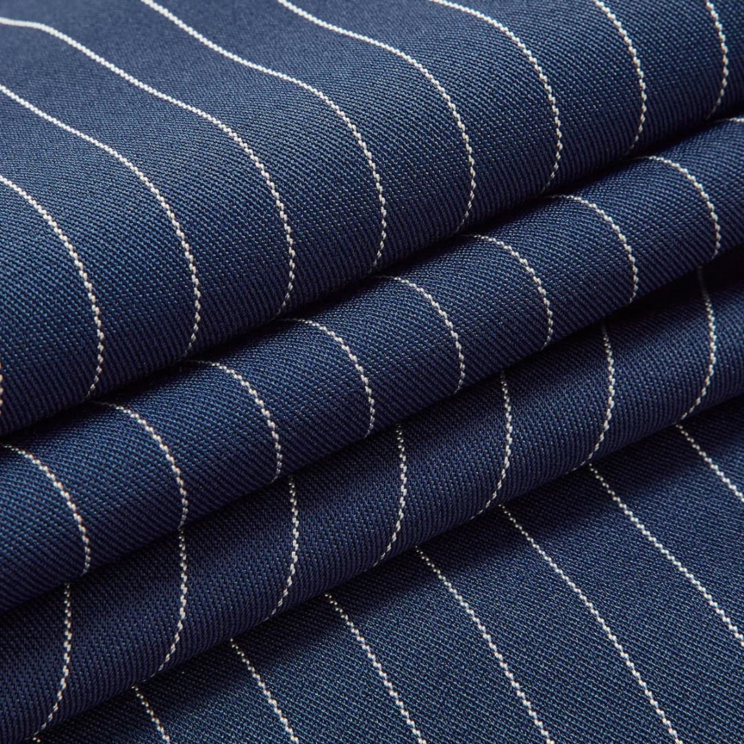 Pantalon rayé pour femme à coupe fluide et devant plissé