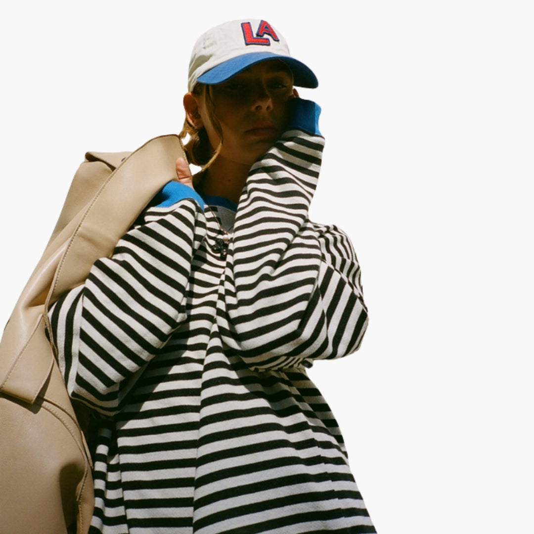 Stripete damegenser med senkede skuldre