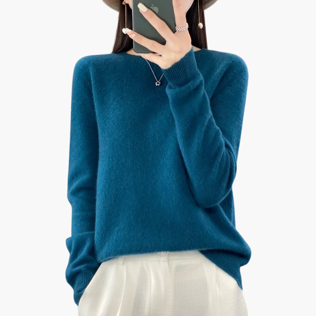 Dame striktrøje med rund hals og ribstrikkede manchetter