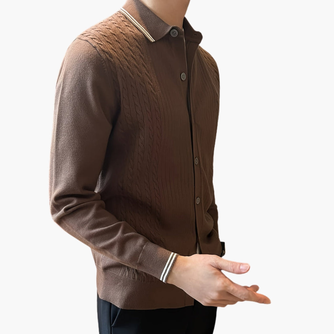 Herrtröja med kabelmönster, krage och knäppning