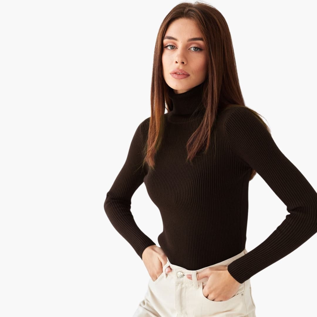 Pull à col roulé femme avec manches longues et surface côtelée