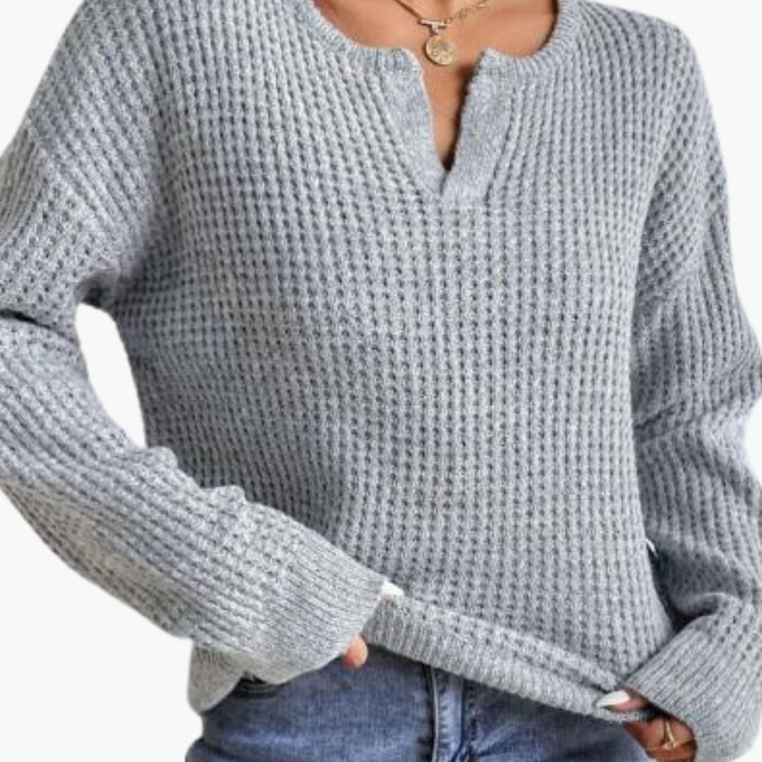 Pull de malha para mulher com gola aberta e textura gofrada
